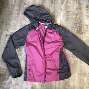 New NIKE waterproof light weight jacket